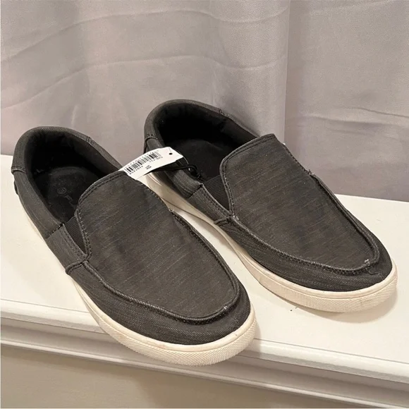 Classic Grey Canvas Slip-On Shoes / Men 10 / NWT - Picture 2 of 6